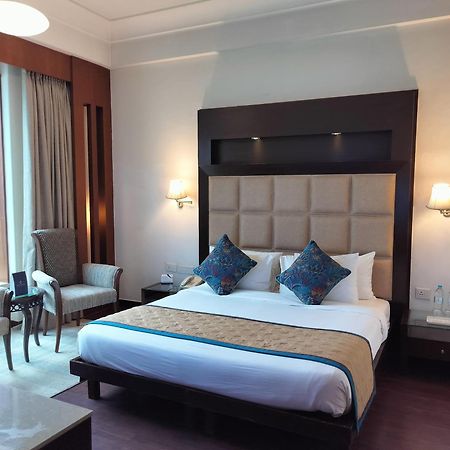 Bel-La Monde Hotel Nh8 At 6Km From Igi Airport Delhi New Delhi Exterior photo