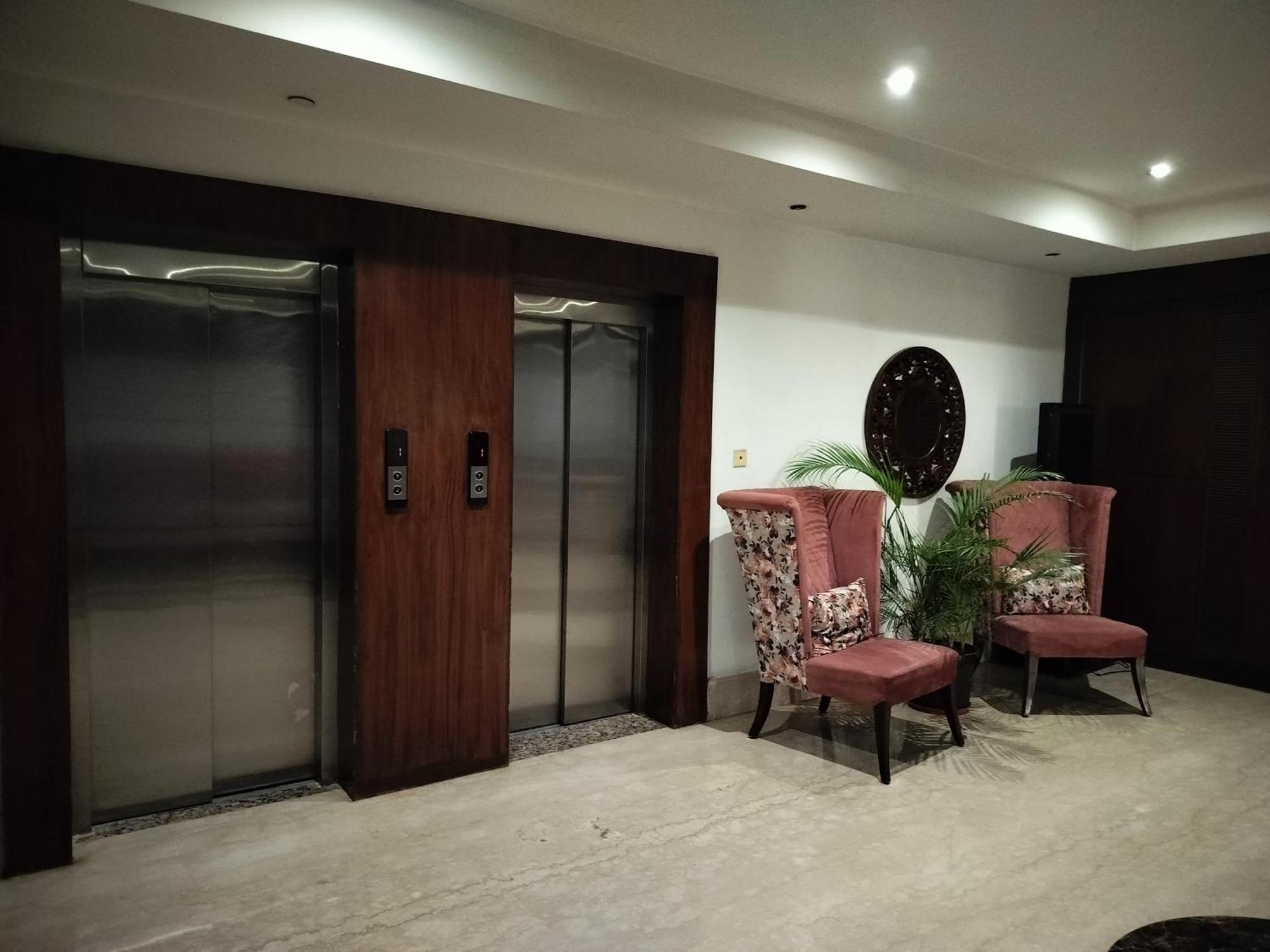 Bel-La Monde Hotel Nh8 At 6Km From Igi Airport Delhi New Delhi Exterior photo