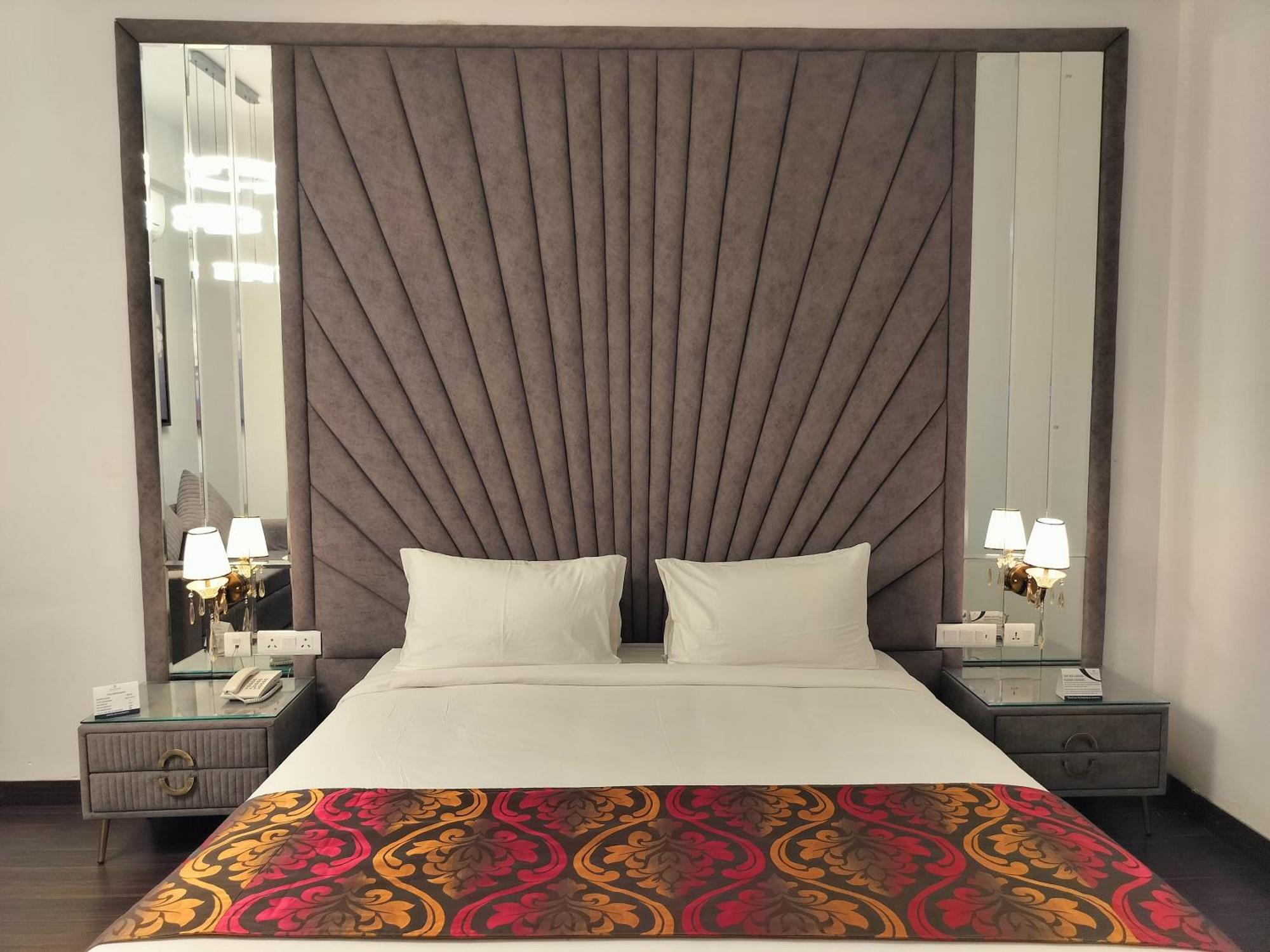 Bel-La Monde Hotel Nh8 At 6Km From Igi Airport Delhi New Delhi Exterior photo