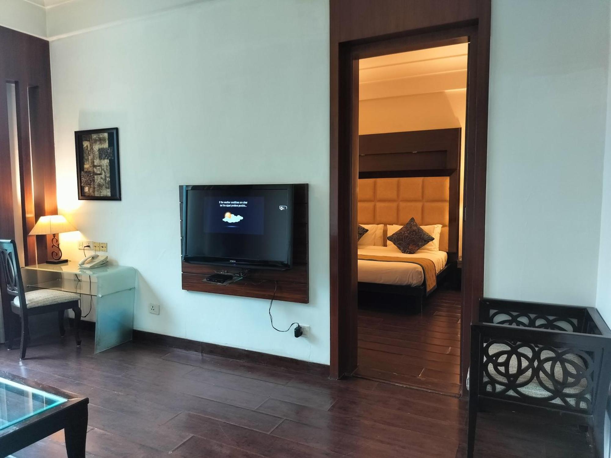 Bel-La Monde Hotel Nh8 At 6Km From Igi Airport Delhi New Delhi Exterior photo