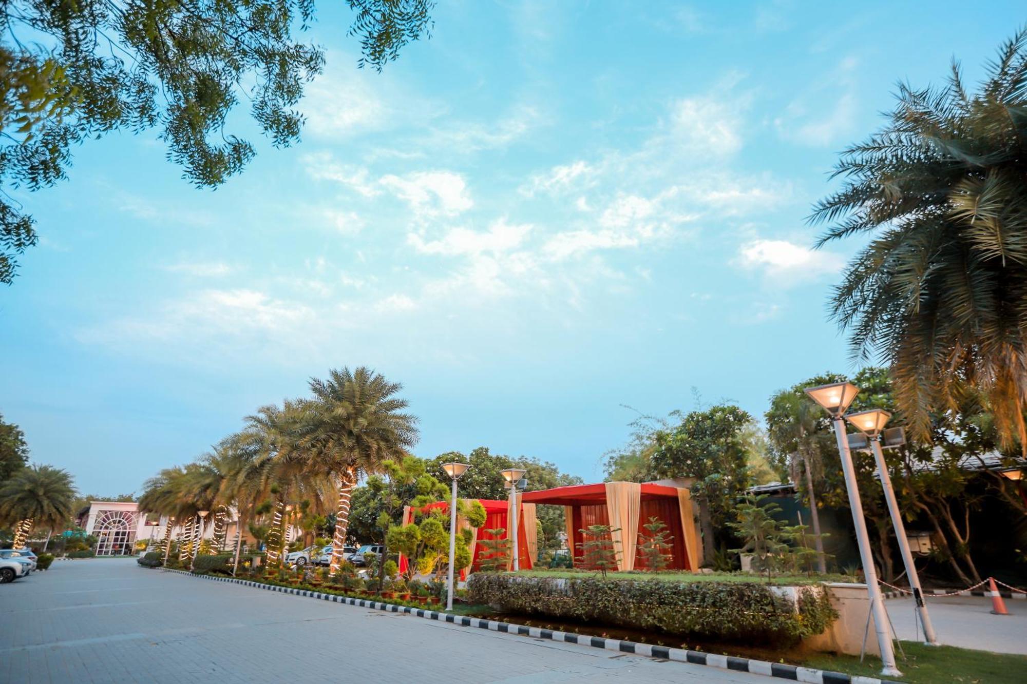 Bel-La Monde Hotel Nh8 At 6Km From Igi Airport Delhi New Delhi Exterior photo