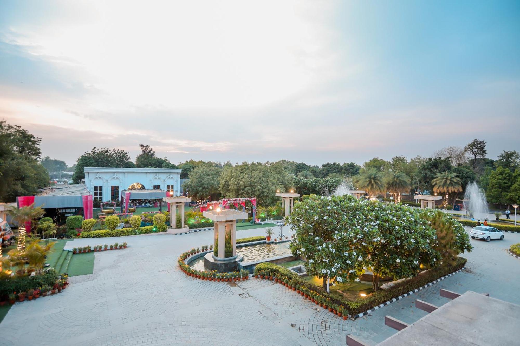Bel-La Monde Hotel Nh8 At 6Km From Igi Airport Delhi New Delhi Exterior photo