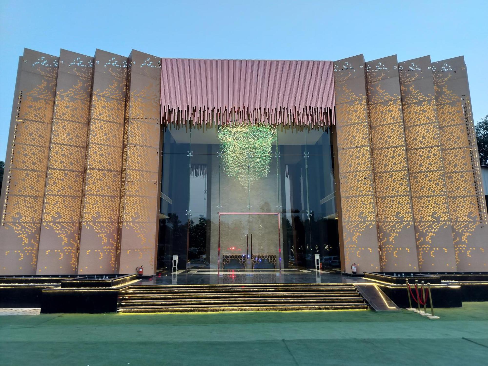 Bel-La Monde Hotel Nh8 At 6Km From Igi Airport Delhi New Delhi Exterior photo