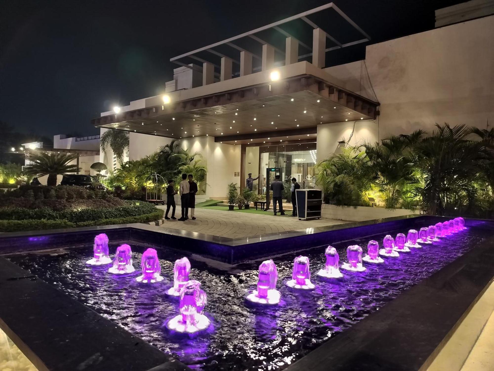Bel-La Monde Hotel Nh8 At 6Km From Igi Airport Delhi New Delhi Exterior photo