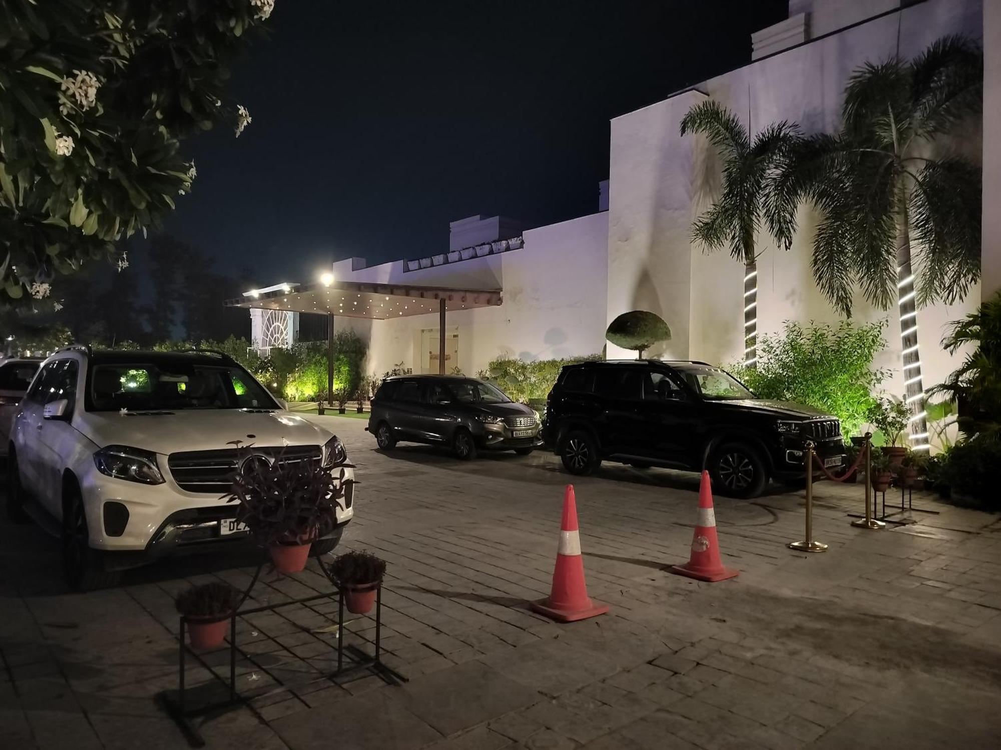 Bel-La Monde Hotel Nh8 At 6Km From Igi Airport Delhi New Delhi Exterior photo