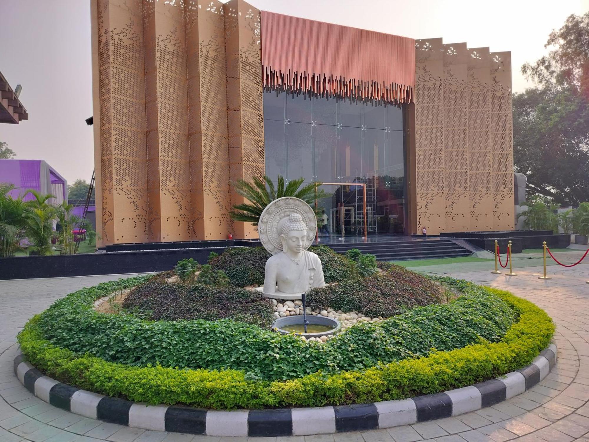 Bel-La Monde Hotel Nh8 At 6Km From Igi Airport Delhi New Delhi Exterior photo